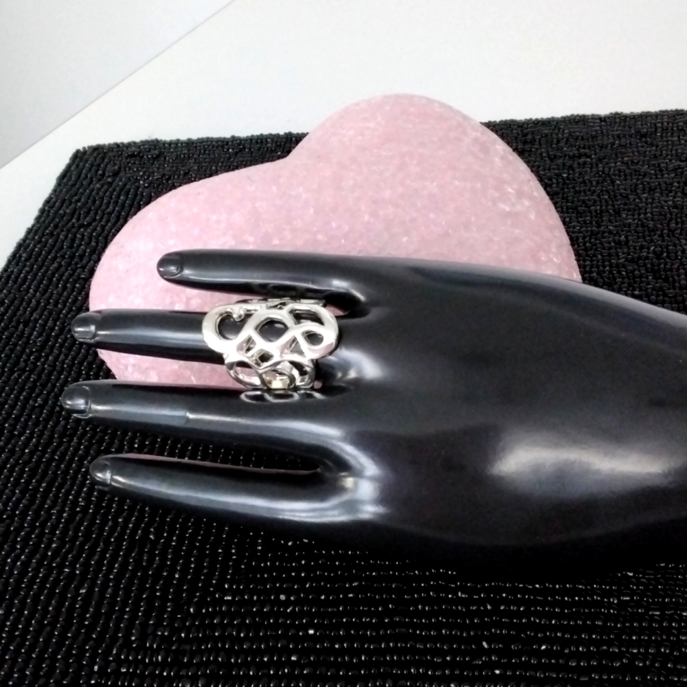Statement ring in silvertone, size 8 adjustable